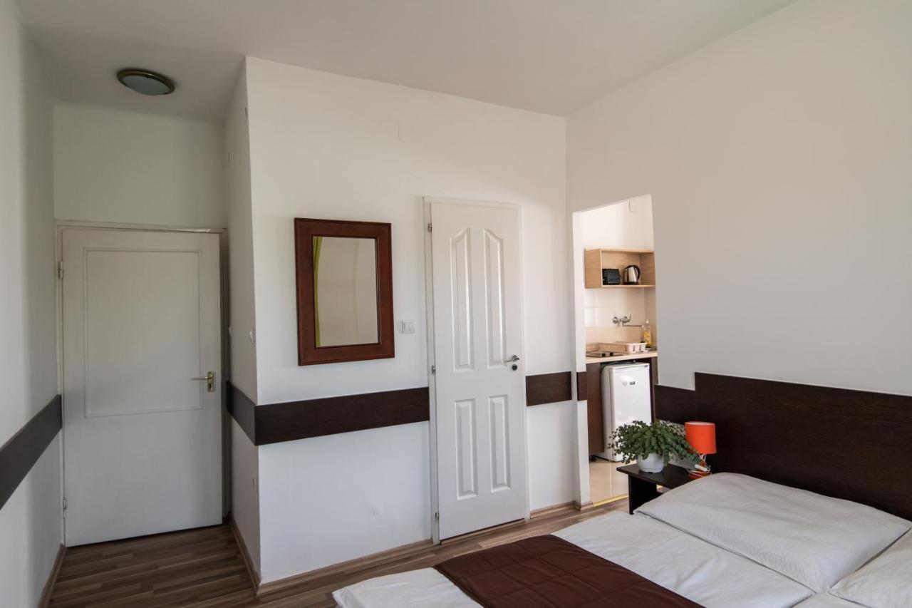 Hello Apartmanhaz 쇼프론 외부 사진